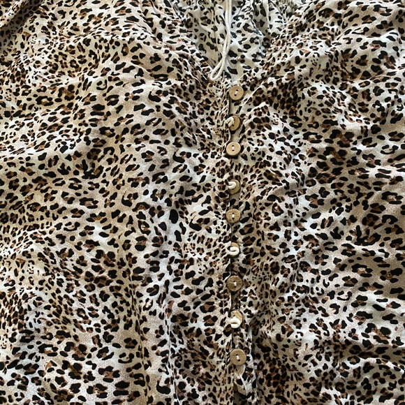 Women’s crop top animal print shirt - Picture 3 of 4